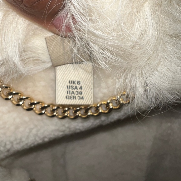 Burberry Patent Leather Jacket with Shearling interior. - Picture 6 of 7